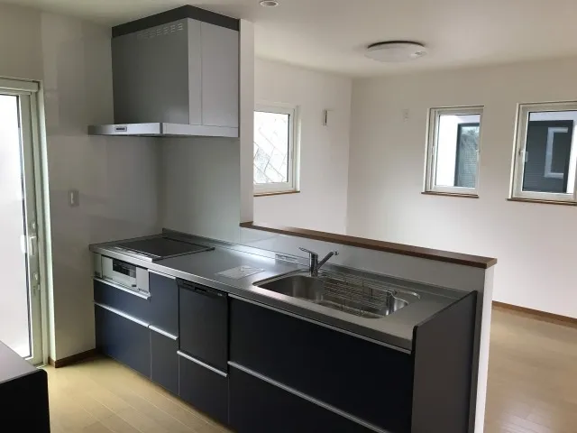 2階への冷蔵庫搬入でクレーン作業が必要なケース