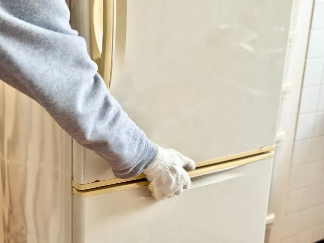 冷蔵庫を2階キッチンに運ぶには?引っ越しや買い替え時の注意点と解決法