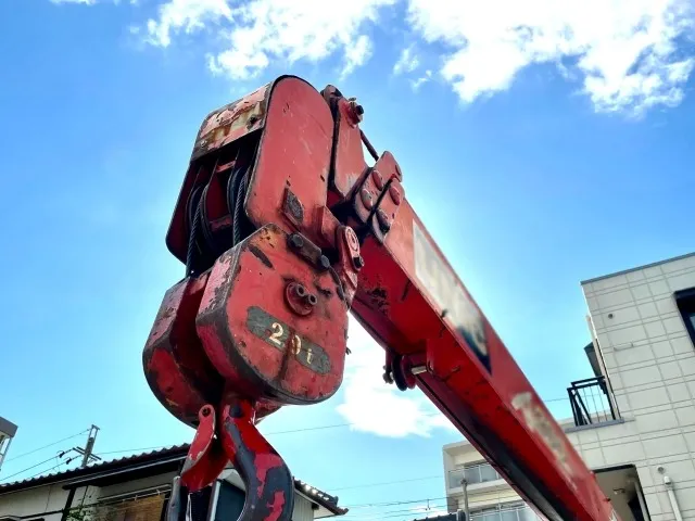 クレーンでの吊り下げ作業の荷重とは？安全な搬入のための基礎知識