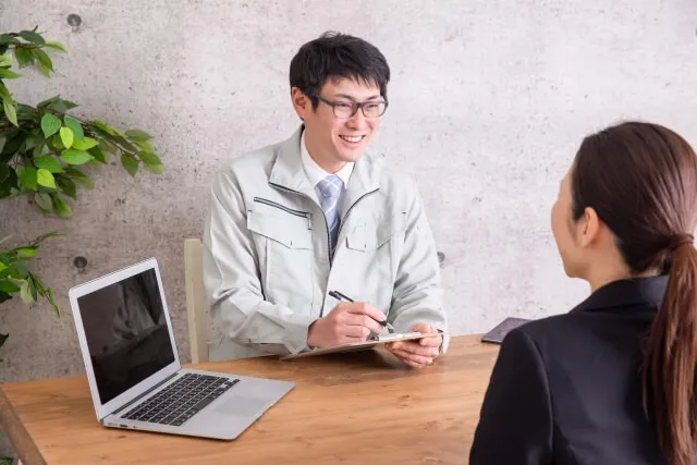 エアコンの吊り上げ作業で必要となる周辺環境への配慮とは